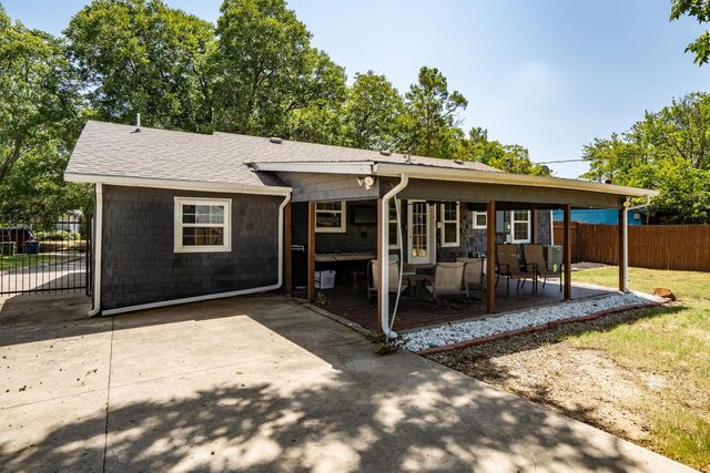 1228 S Pine Street, Grapevine, TX 76051