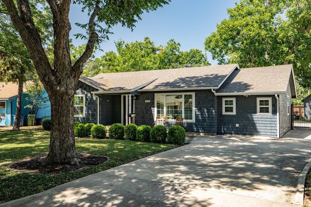 1228 S Pine Street, Grapevine, TX 76051