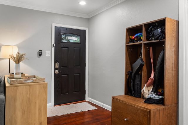 1228 S Pine Street, Grapevine, TX 76051