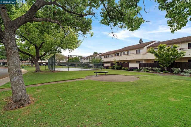 5020 Valley Crest Dr 110, Concord, CA 94521