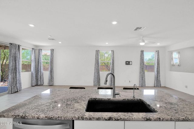 1012 W CANYONLANDS Court, San Tan Valley, AZ 85140