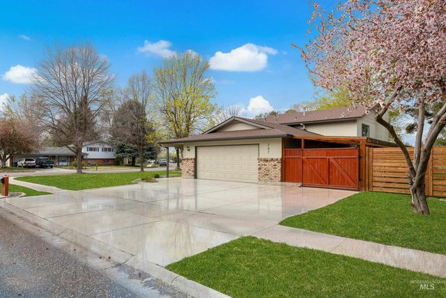 747 Spyglass Way, Eagle, ID 83616