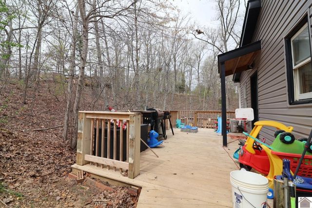 43 Barnacle Dr, New Concord, KY 42076