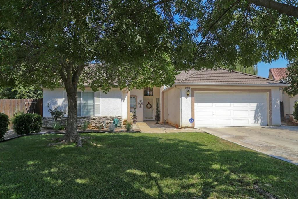 Image 1 of property listing at 5731 N Tracy Avenue, Fresno, CA 93722