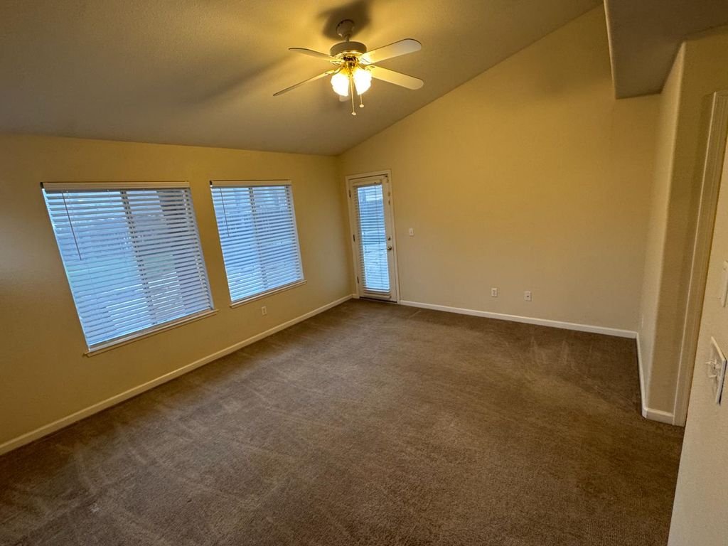 Image 13 of property listing at 5731 N Tracy Avenue, Fresno, CA 93722