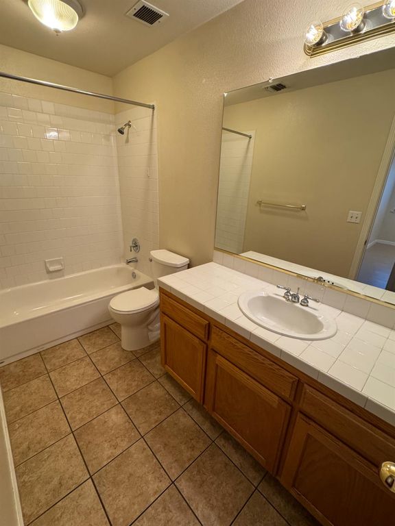 Image 23 of property listing at 5731 N Tracy Avenue, Fresno, CA 93722