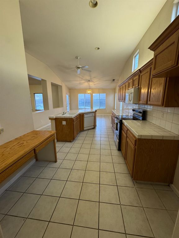 Image 9 of property listing at 5731 N Tracy Avenue, Fresno, CA 93722