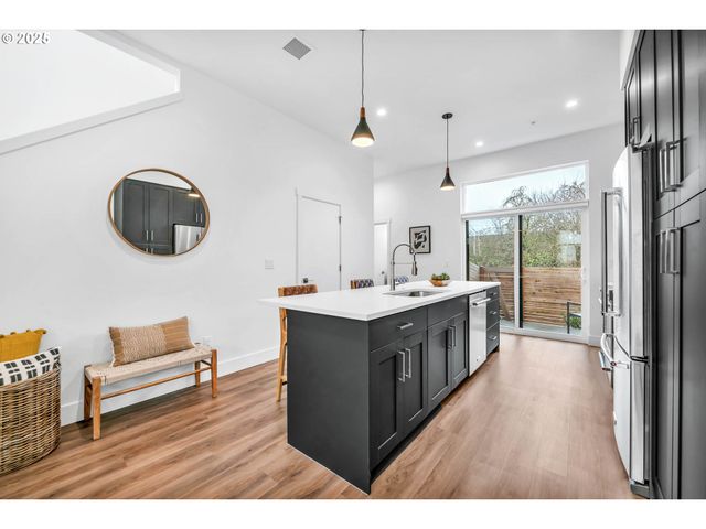 181 Civic Dr, Eugene, OR 97405