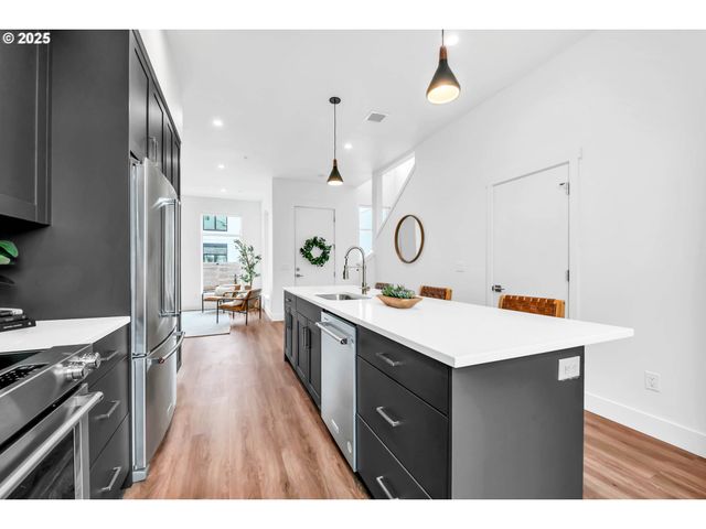 181 Civic Dr, Eugene, OR 97405