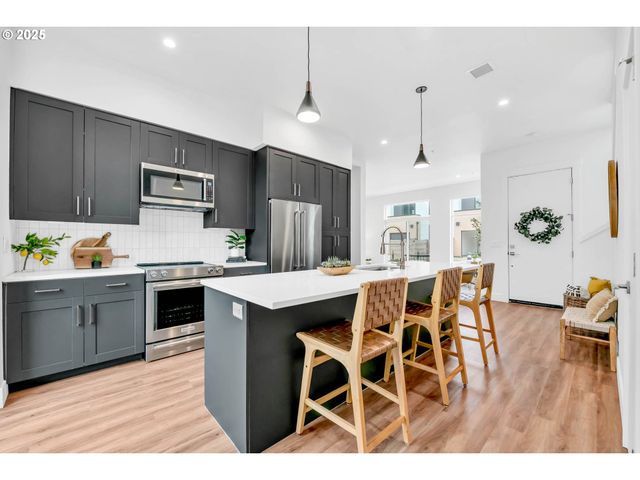 181 Civic Dr, Eugene, OR 97405