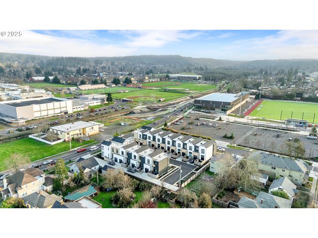 181 Civic Dr, Eugene, OR 97405