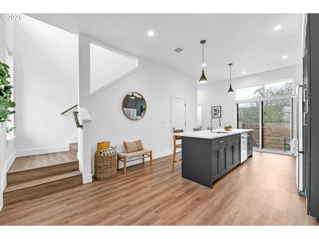 181 Civic Dr, Eugene, OR 97405