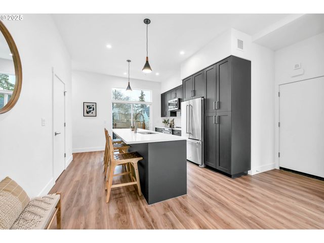 181 Civic Dr, Eugene, OR 97405