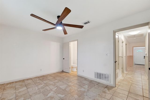 321 S Brownell Street, La Porte, TX 77571