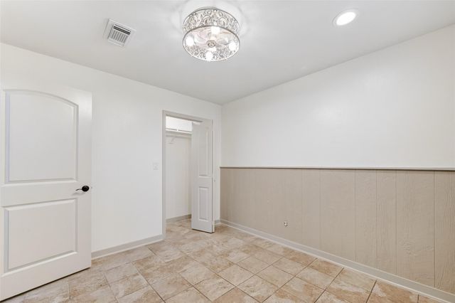 321 S Brownell Street, La Porte, TX 77571