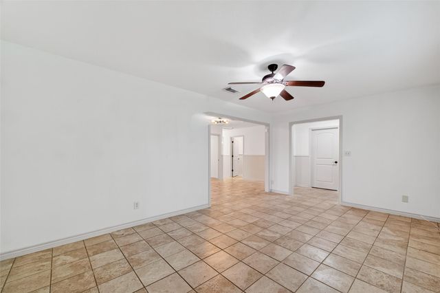 321 S Brownell Street, La Porte, TX 77571