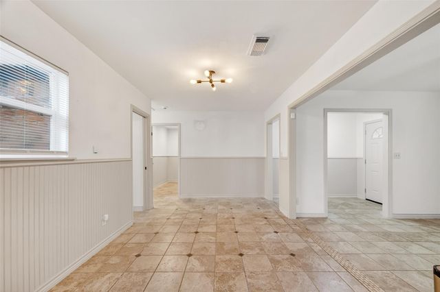 321 S Brownell Street, La Porte, TX 77571