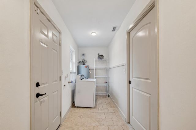 321 S Brownell Street, La Porte, TX 77571