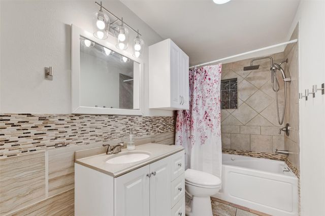 321 S Brownell Street, La Porte, TX 77571