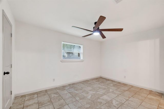 321 S Brownell Street, La Porte, TX 77571
