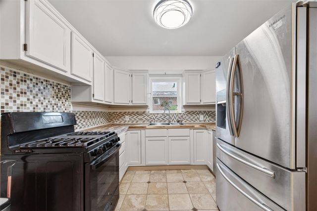 321 S Brownell Street, La Porte, TX 77571