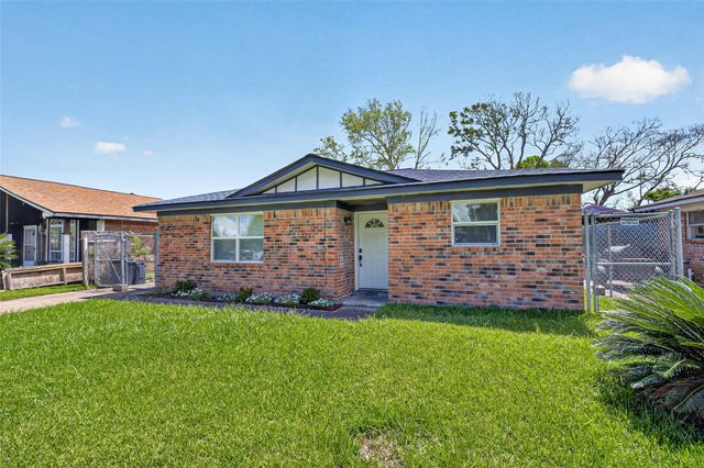 321 S Brownell Street, La Porte, TX 77571