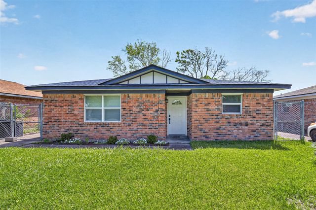 321 S Brownell Street, La Porte, TX 77571