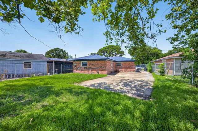 321 S Brownell Street, La Porte, TX 77571