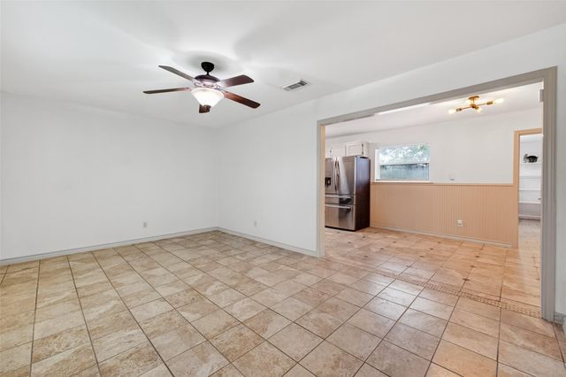 321 S Brownell Street, La Porte, TX 77571