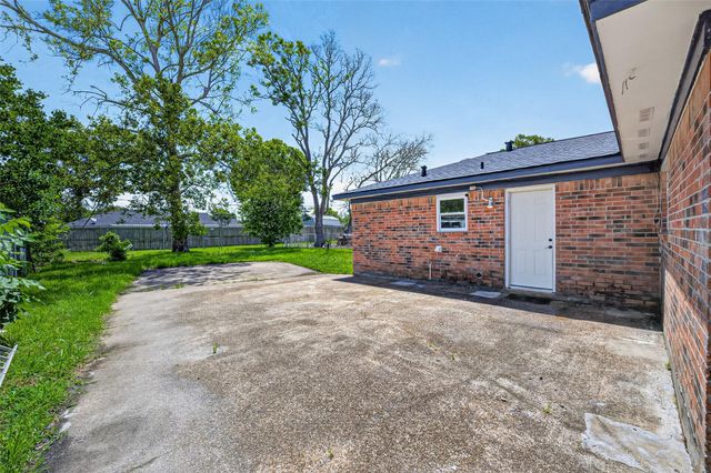 321 S Brownell Street, La Porte, TX 77571