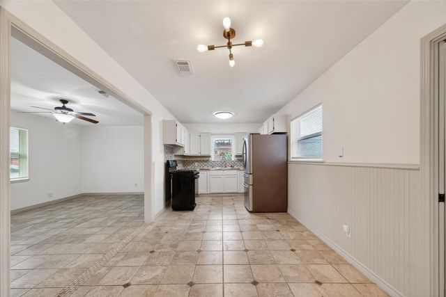 321 S Brownell Street, La Porte, TX 77571