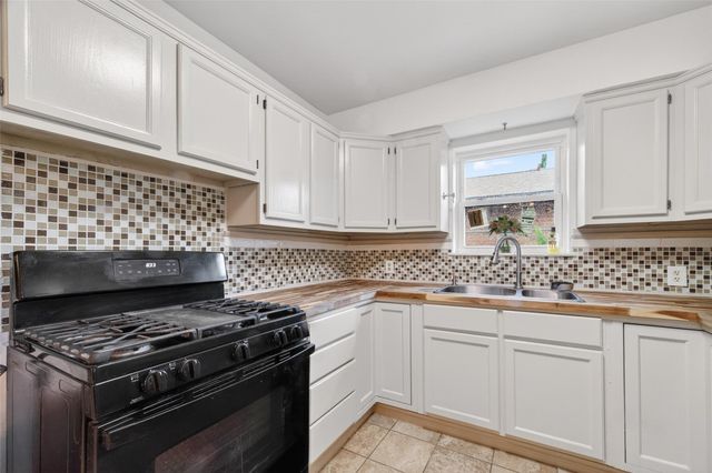 321 S Brownell Street, La Porte, TX 77571