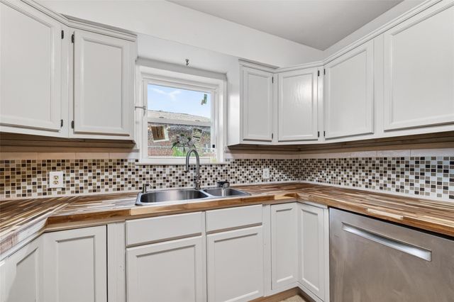 321 S Brownell Street, La Porte, TX 77571