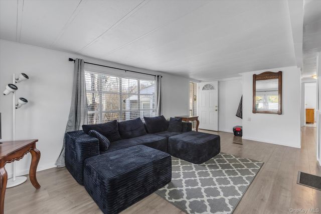 74 Maple St, East Quogue, NY 11942