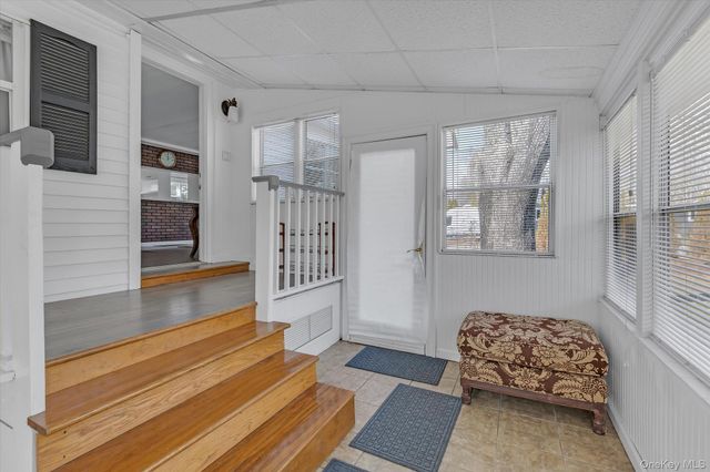 74 Maple St, East Quogue, NY 11942