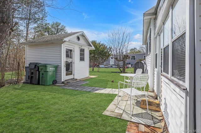 74 Maple St, East Quogue, NY 11942