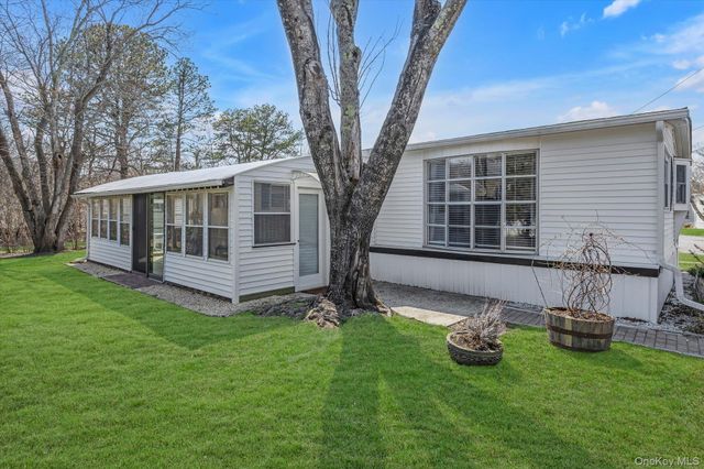 74 Maple St, East Quogue, NY 11942