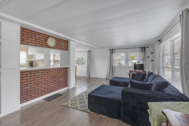 74 Maple St, East Quogue, NY 11942