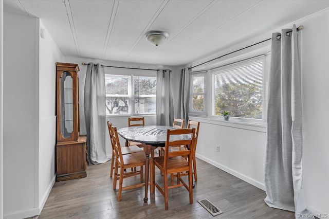 74 Maple St, East Quogue, NY 11942