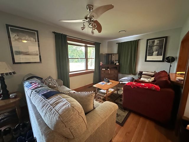 37 S Heather Drive, Crystal Lake, IL 60014