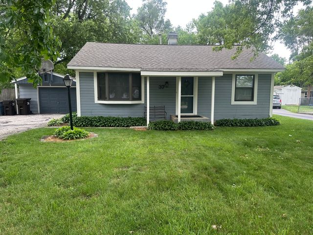 37 S Heather Drive, Crystal Lake, IL 60014
