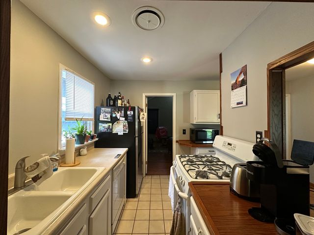 37 S Heather Drive, Crystal Lake, IL 60014