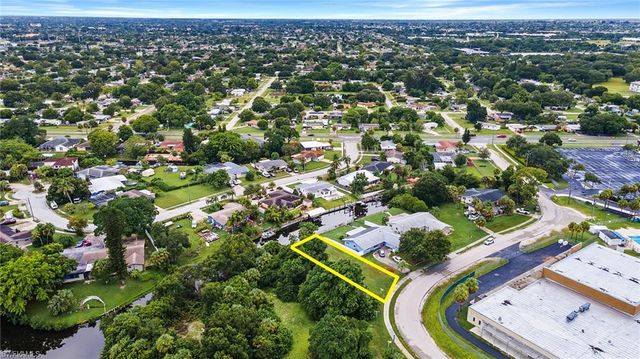 947 Iris DR, North Fort Myers, FL 33903