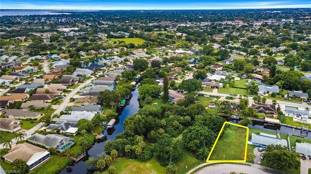 947 Iris DR, North Fort Myers, FL 33903