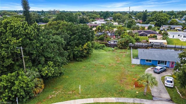 947 Iris DR, North Fort Myers, FL 33903