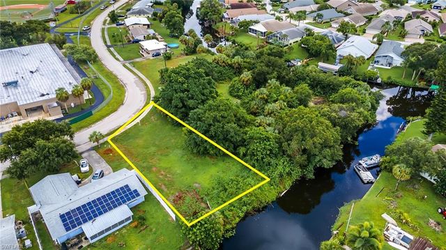 947 Iris DR, North Fort Myers, FL 33903