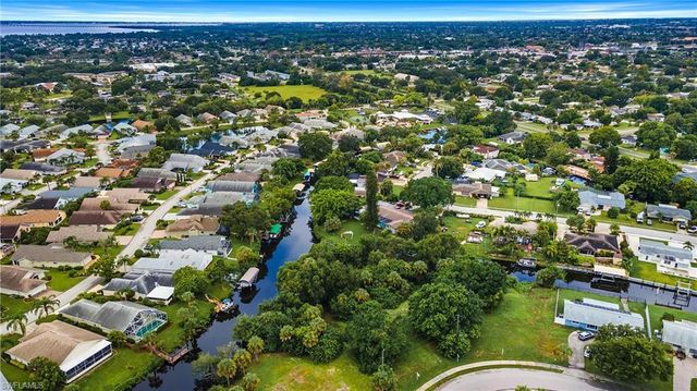 947 Iris DR, North Fort Myers, FL 33903