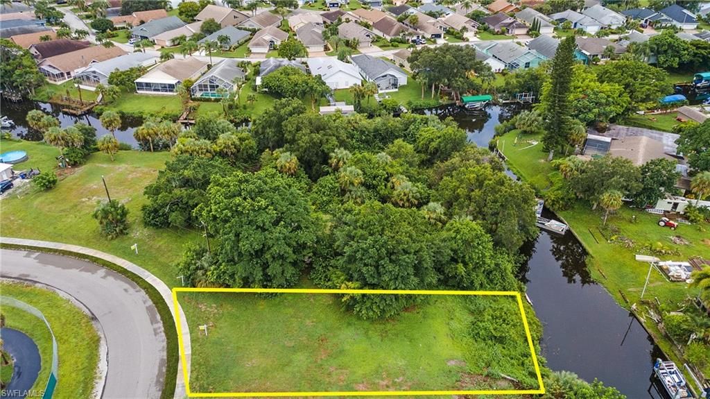 947 Iris DR, North Fort Myers, FL 33903