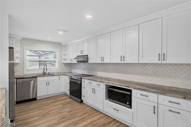 4957 Sorrento CT, Cape Coral, FL 33904
