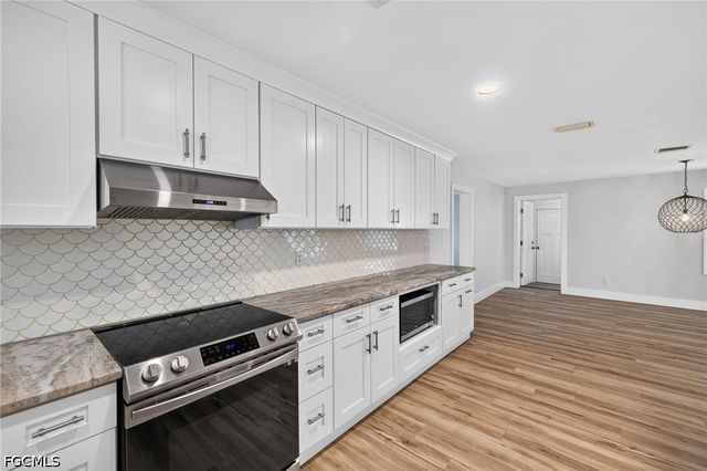 4957 Sorrento CT, Cape Coral, FL 33904